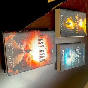 The fifth wave collection . Set of three